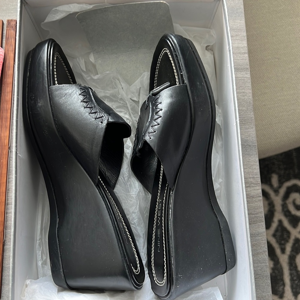New in box Nine West black slide on sandal. Size 6.